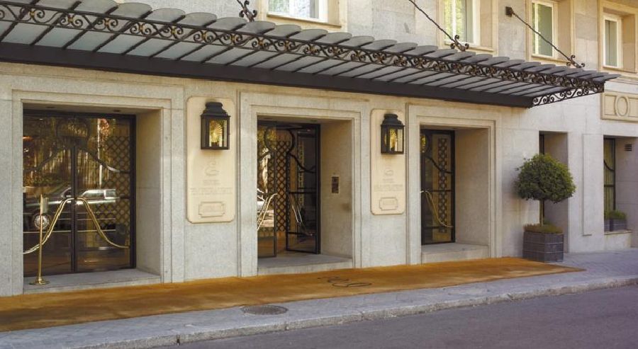 Barcelo Emperatriz Hotel Madrid Exterior photo Entrance to the hotel